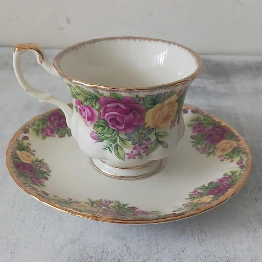 Set of Tea Cup and Saucer Roses Fine Porcelain RUI Handmade in P.R.C Original
